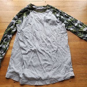 used boys Old Navy long sleeve shirt camo Size L 10-12